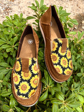 Load image into Gallery viewer, Women&#39;s Ariat Cruisers - Peanut/Field of Sun Style#10040356

