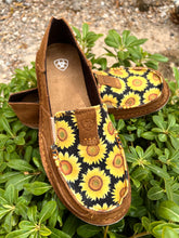 Load image into Gallery viewer, Women&#39;s Ariat Cruisers - Peanut/Field of Sun Style#10040356
