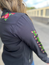 Load image into Gallery viewer, WOMEN&#39;S Ariat Rosas Team Softshell Jacket Style#10042115
