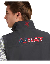 Load image into Gallery viewer, MEN&#39;S Ariat Logo 2.0 Softshell Vest in Charcoal Americana Style #10041619
