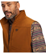 Load image into Gallery viewer, MEN&#39;S Ariat Logo 2.0 Softshell Vest in Chestnut Style #10041620
