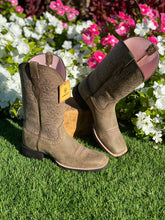 Load image into Gallery viewer, Women&#39;s Ariat Boot - Round Up Remuda in Brown Bomber Style#10019906

