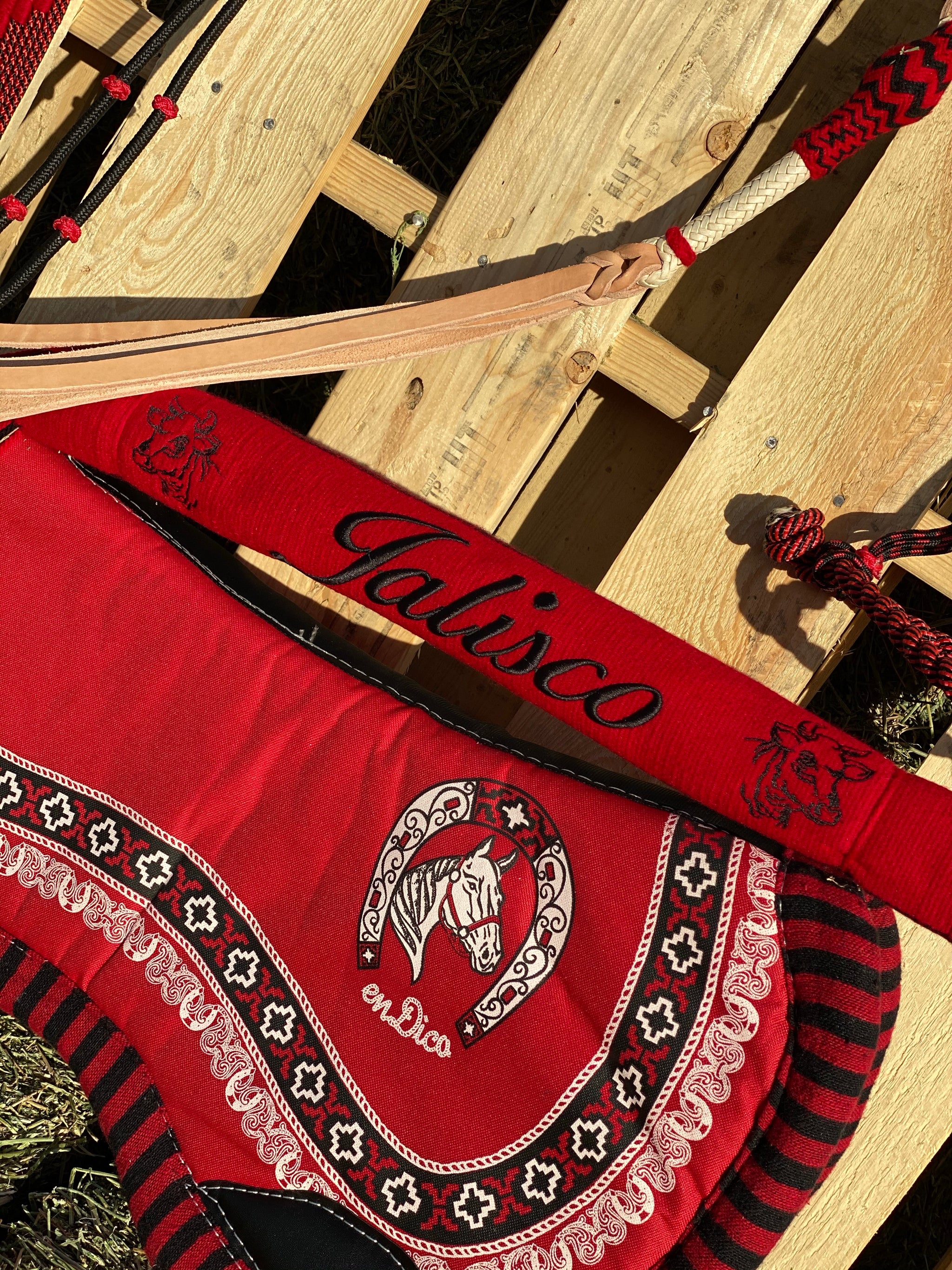 Zarape para Montura Charra (JALISCO Rojo/Negro)